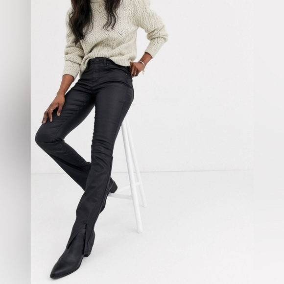 $118 Free People Spellbound Split Hem Black Coated High Rise Jeans - Picture 15 of 16